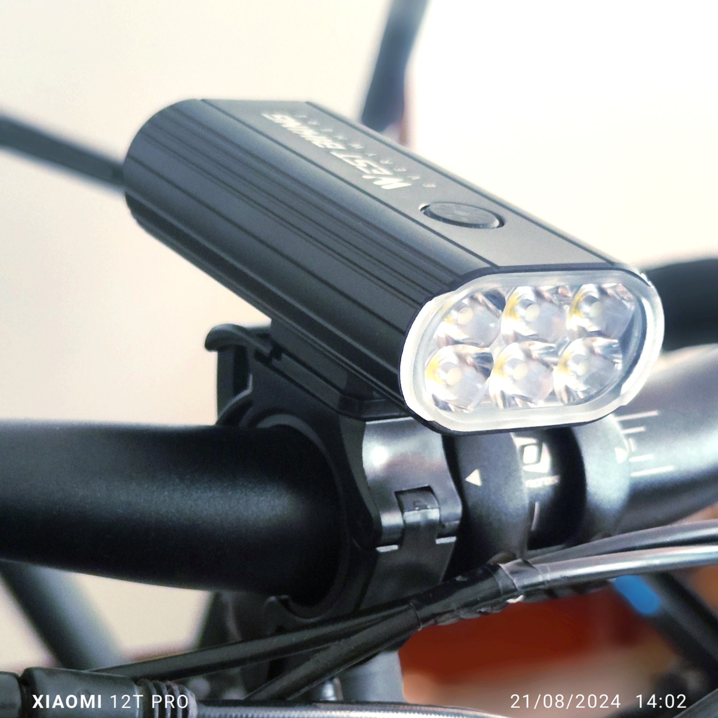 چراغ جلو دوچرخه ۱۵۰۰ لومن وست بایکنیک westbiking